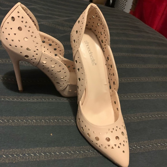 Creme beige color high heels - Picture 2 of 2